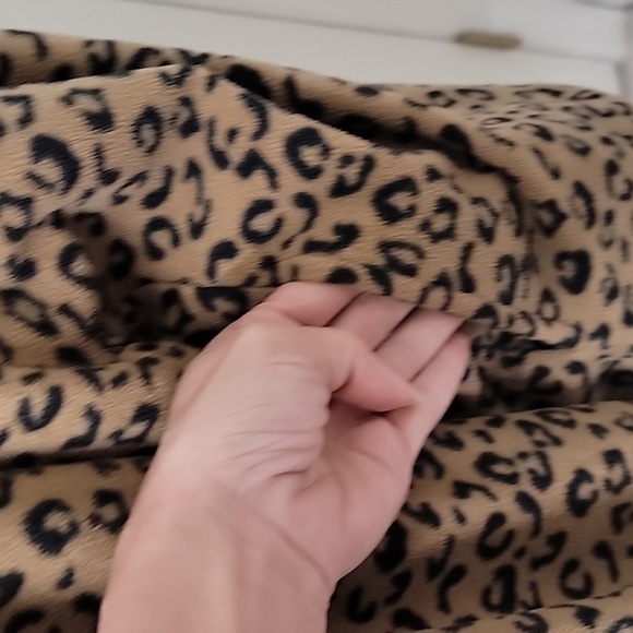 Hollister, Size XS Leopard Print Fleece 1/4 Zip Pullover, Oversized, GUC - Picture 6 of 16